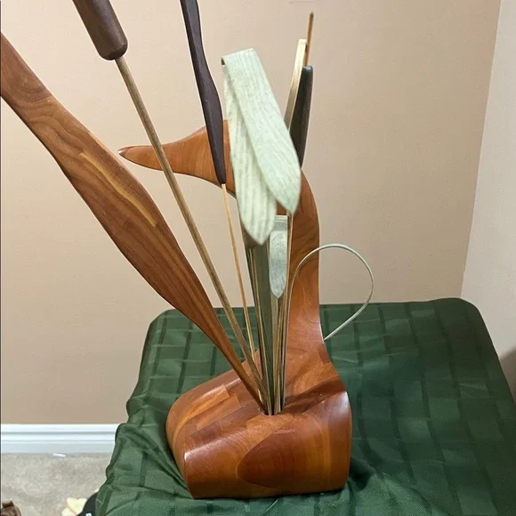 Vintage  Wooden Swan Sculpture with Natural Tones - Picture 2 of 15